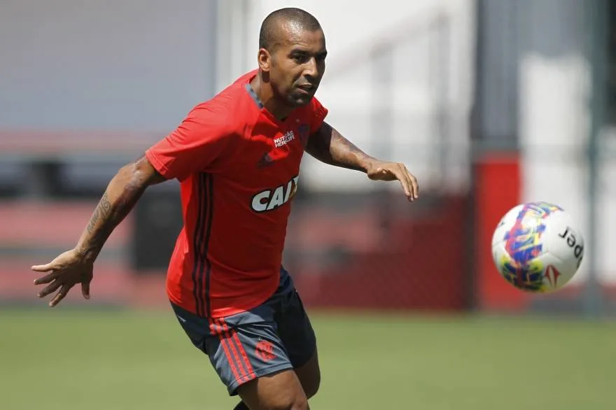 Atacantes Emerson Sheik, do Flamengo, e Eder Luis, do Vasco, são peças fundamentais para as equipes, que se enfrentam hoje, às 17h, em São Januário
