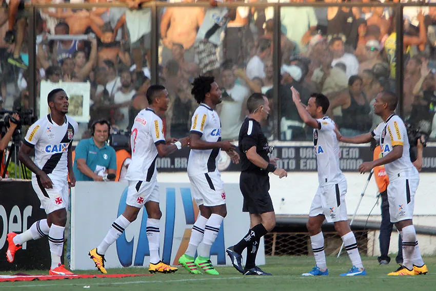 Rafael Vaz entrou no segundo tempo para marcar o gol da vitória vascaína
