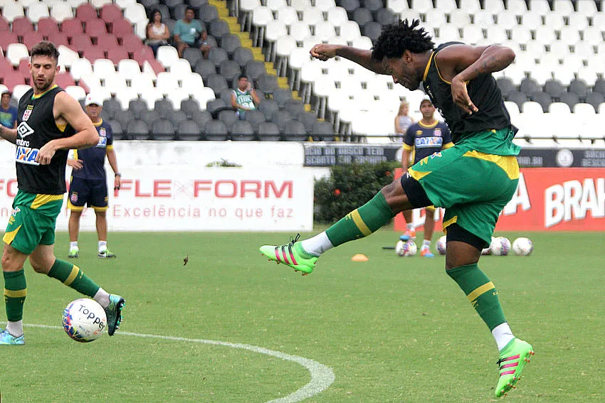 Os reservas do Cruzmaltino realizaram treino tático nesta terça
