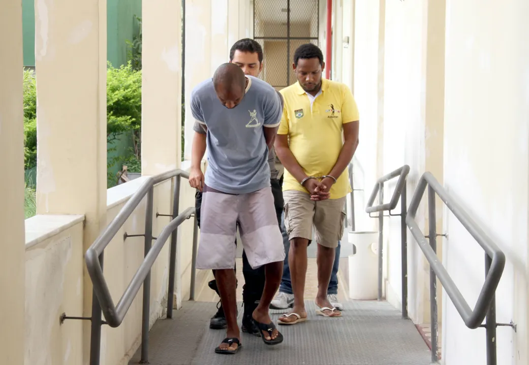 Robinho e Gordo estava escondidos numa casa, em Vista Alegre