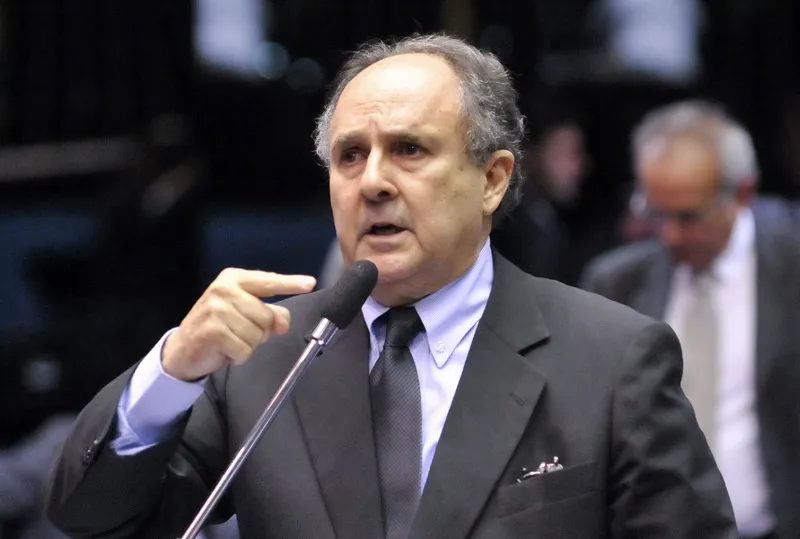 Cristovam justificou mudança em discurso ontem no Senado