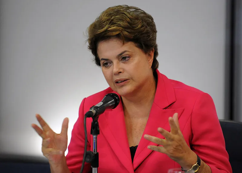 Advogados da presidente protocolaram ontem defesa no TSE
