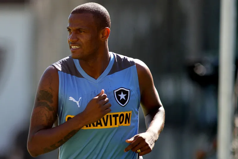 Airton foi escalado na equipe titular que enfrenta a Cabofriense