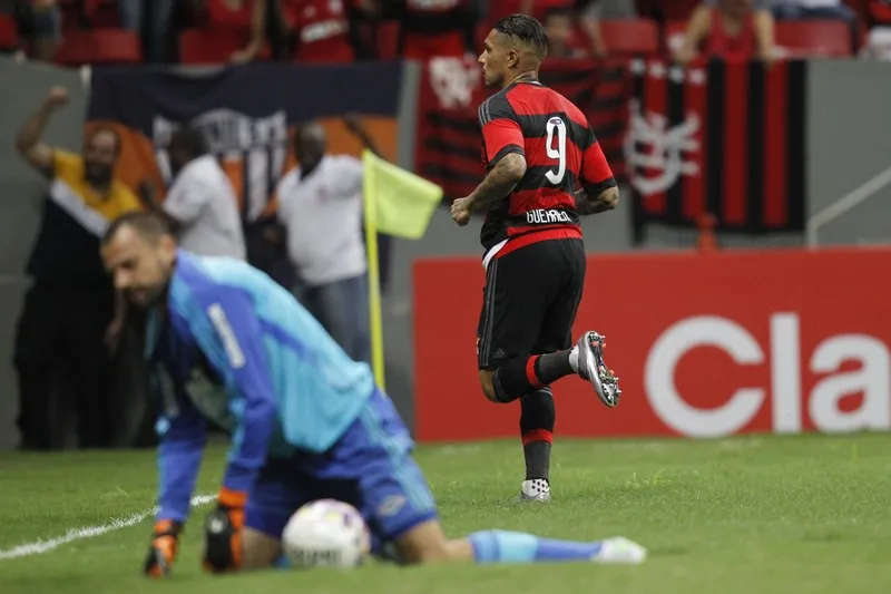 Imagem ilustrativa da imagem FLA LEVA MELHOR NO CLÁSSICO