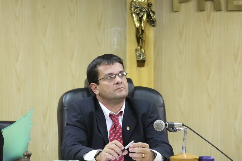 Segundo Diney, sessões na nova sede só acontecem após obras
