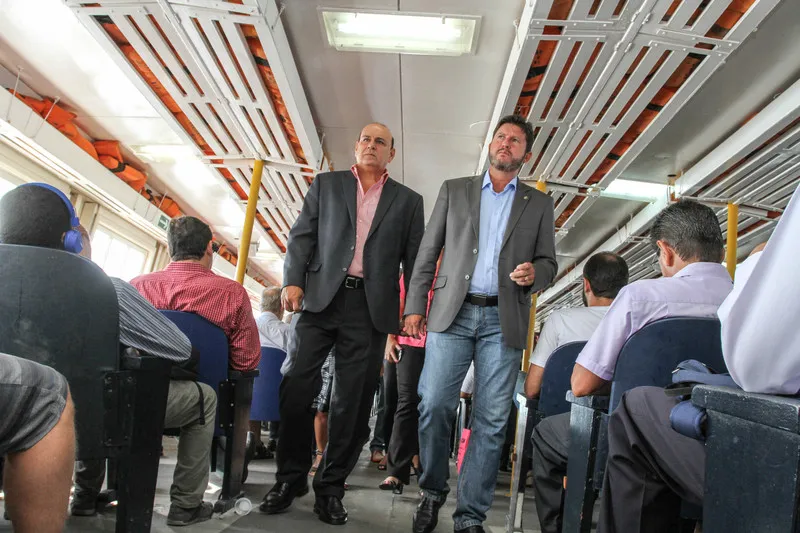 Os parlamentares constataram estrutura inadequada, atraso nas saídas, entre outros problemas