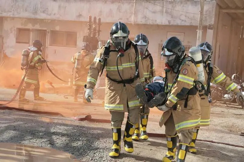 A simulação contou com o uso de seis viaturas, além da participação de cerca de 50 pessoas