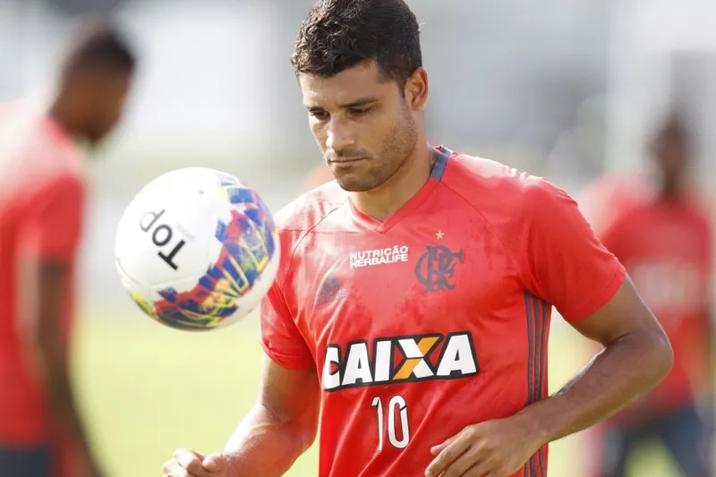 O meia Ederson foi o destaque mais uma vez ontem, em coletivo realizado no Ninho do Urubu