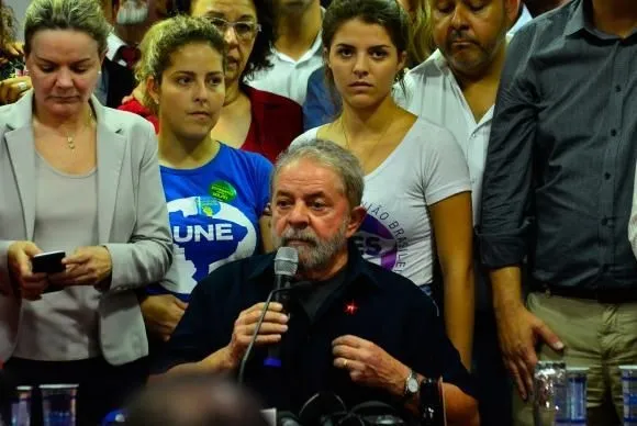 Após o depoimento, o ex-presidente disse, na sede do PT, em São Paulo, que se sentiu ‘ultrajado’