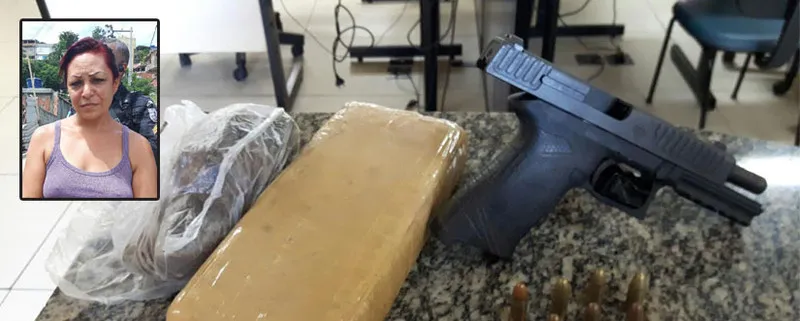 Segundo PMs, Tatiana foi surpreendia numa casa, onde foram encontradas uma pistola, carregador e drogas