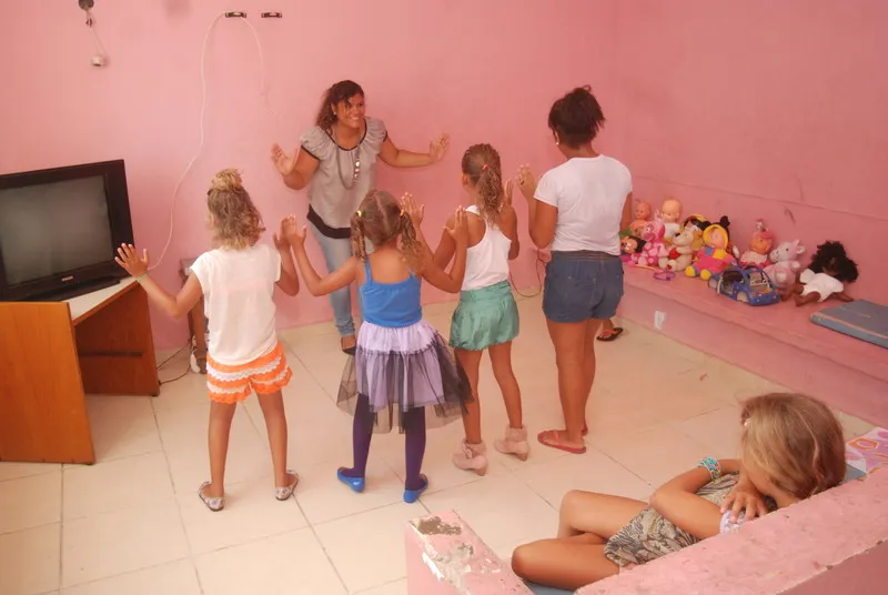 Projeto Reame pede doações local sala de recreação