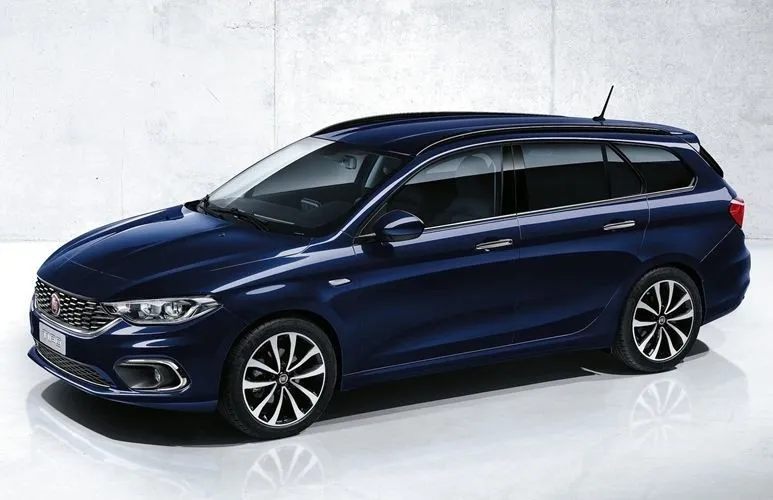 O modelo hatch apresente Leds nos faróis e para-choques diferentes 