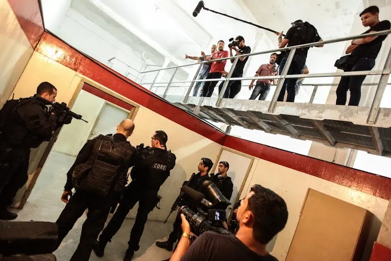 Primeiro episódio mostra operação de policiais da Core no Salgueiro