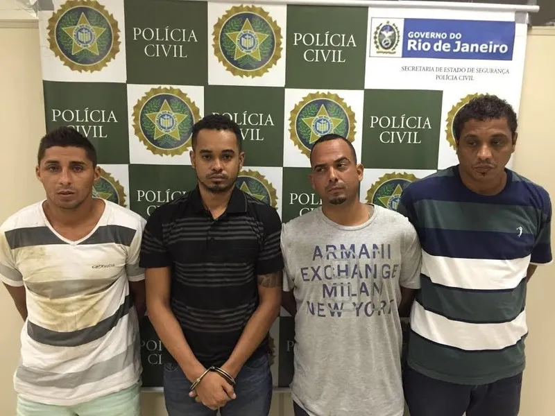 Grupo foi surpreendido por agentes quando seguia para o banco
