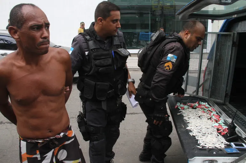 Carlinhos foi flagrado com 568 cápsulas de cocaína