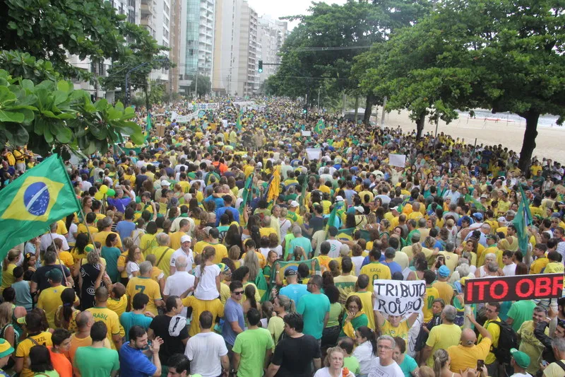 Manifestantes pediram o impeachment da presidente Dilma Rousseff e o fim da corrupção no Brasil