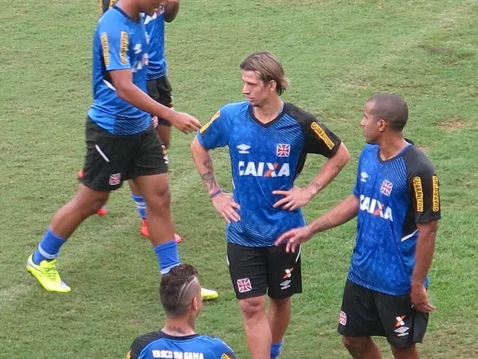 Diguinho treina forte para voltar a atuar e deve disputar vaga com Marcelo Mattos no Cruzmaltino