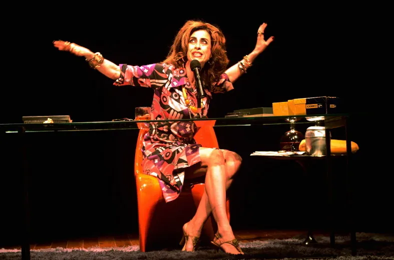 Fernanda Torres conta o histórico de uma mulher libertina