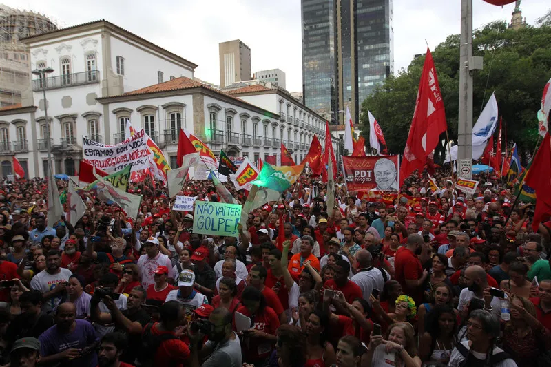 Manifestantes entoaram palavras de ordem e defenderam Lula
