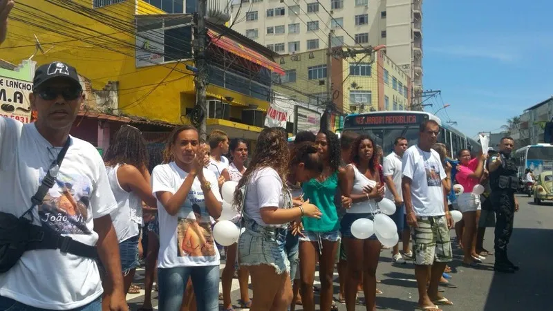 As pessoas protestaram contra as mortes de inocentes em SG