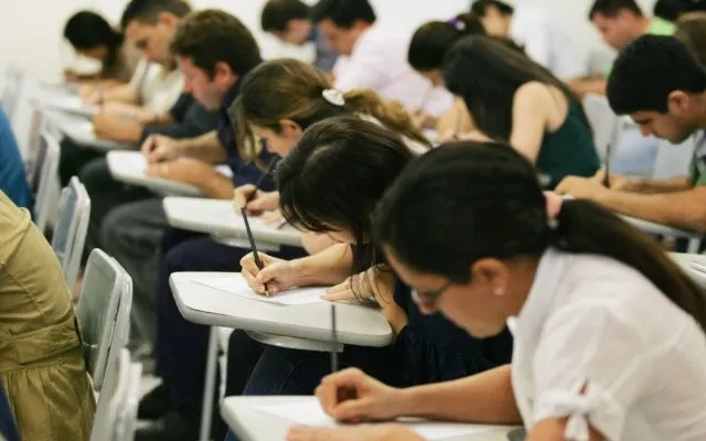 Além das oportunidades para a educação, também há vagas para cargos na área da saúde