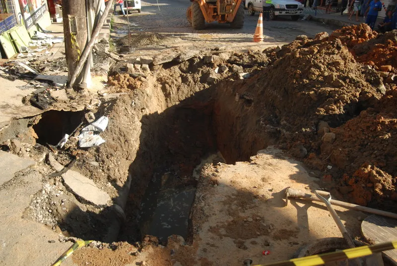 O acidente aconteceu no cruzamento da Rua Pereira dos Santos com a Avenida 22 de Maio, área do centro de grande movimento 