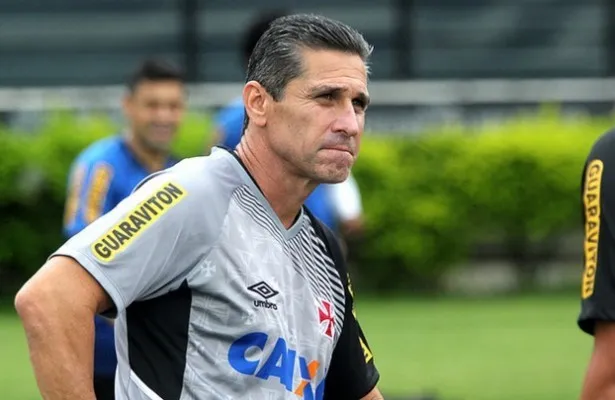 Jorginho terá que achar soluções de “furar” bloqueio alvinegro