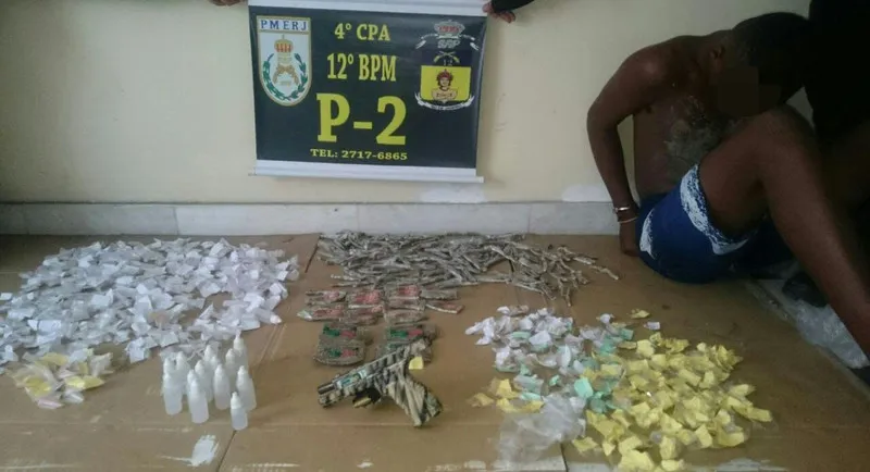 Segundo PMs, adolescente estava com uma pistola e drogas