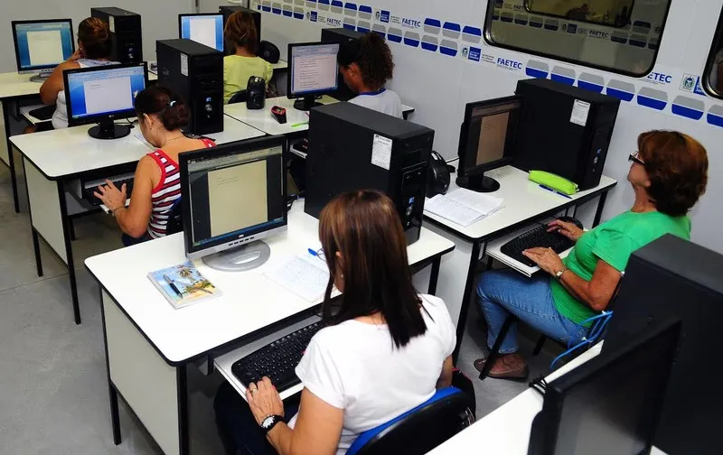 Governo do Estado oferta cerca de 24 mil vagas em cursos profissionalizantes gratuitos da FAETEC