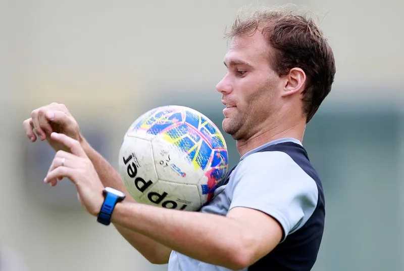 Joel Carli pediu atenção total, amanhã, em São Januário