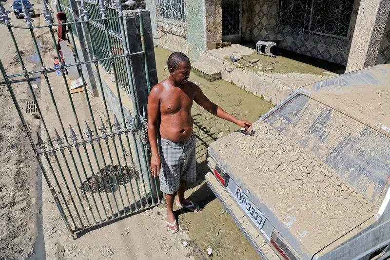 Aos poucos, moradores de áreas atingidas pelo temporal estão voltando para as residências em SG 