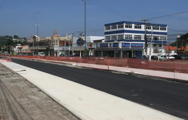Além da pavimentação, estão sendo feitos calçada, concreto do corredor BHLS e ciclovia