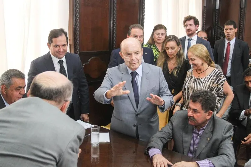 Reunião para encontrar soluções econômicas durou três horas