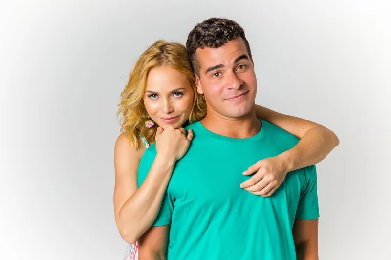 Casal apresenta ‘manual’