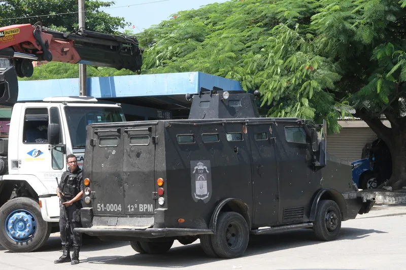 Ação tinha como objetivo remover cabine blindada da favela