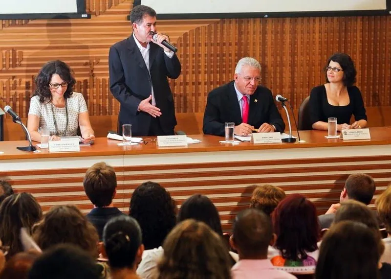 Paulo Melo entregou premiações aos representantes das cidades