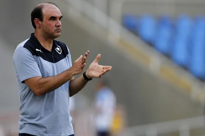 Ricardo Gomes vibrou com retorno de três titulares para a equipe