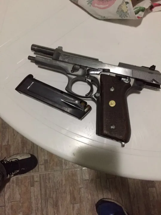 Almir estava com pistola