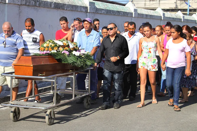 O enterro de Verônica Tatagiba de Carvalho foi realizado ontem no Cemitério do Maruí
