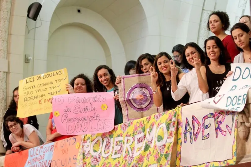 Doulas lotaram a Alerj durante a votação do projeto ontem