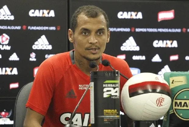  Em entrevista coletiva, ontem à tarde no ‘Ninho’, Alan Patrick pediu postura do time nesta quarta