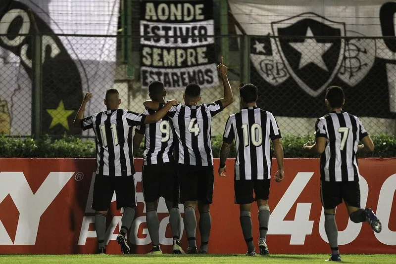 Imagem ilustrativa da imagem Glorioso vence ‘Furacão’ e conquista sua primeira vitória no Brasileirão