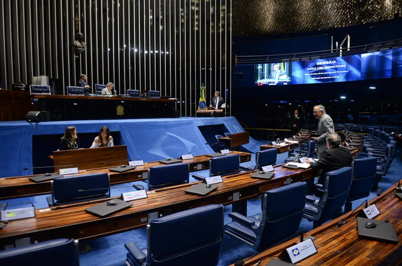 Plenário do Senado durante sessão não deliberativa.

À mesa, senador Jorge Viana (PT-AC); 
à tribuna, senador Lindbergh Farias (PT-RJ)
