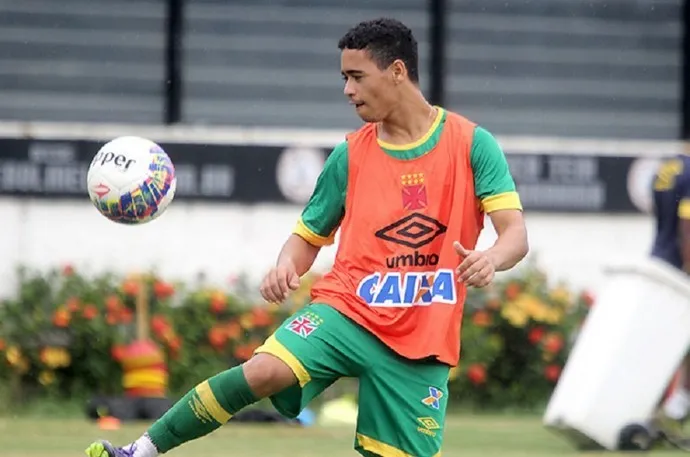 Lateral-direito Yago Pikachu volta à equipe titular do Cruzmaltino, hoje, contra o Bahia, no Rio