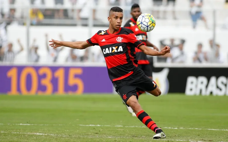 Jorge acertou um belo chute 