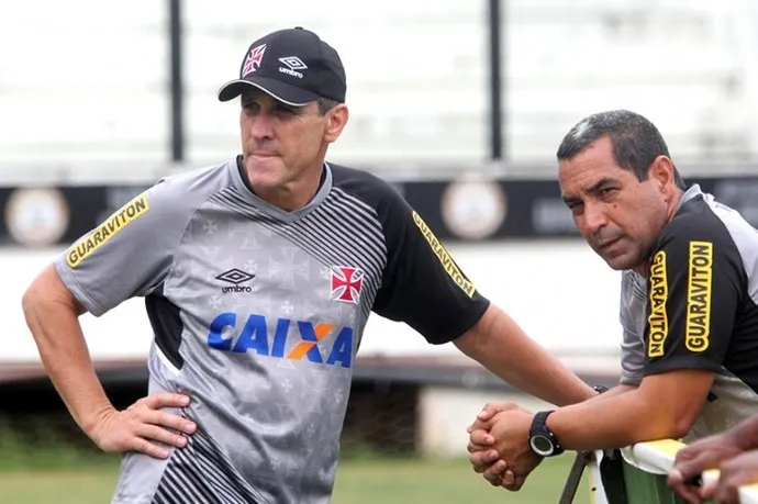 O técnico Jorginho e seu auxiliar Zinho tiveram seus vínculos renovados pelo Cruzmaltino