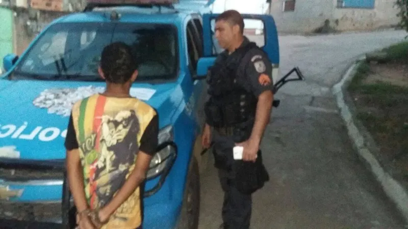 Segundo PMs, Rafaelzinho estava com drogas e um ‘radinho’