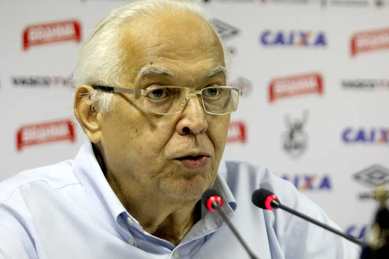 Eurico Miranda concedeu entrevista coletiva, ontem, na ‘Colina’