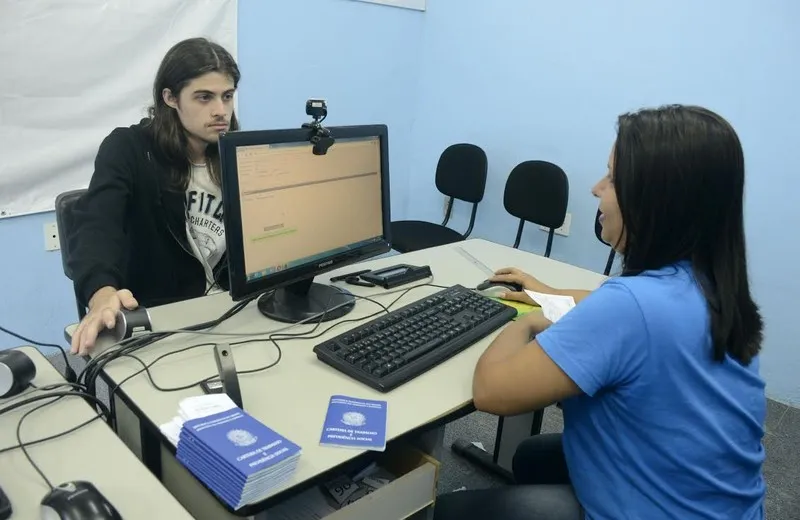 A procura pelos empregos é diária na sede daquela unidade