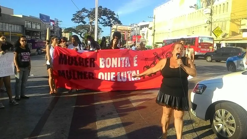  A mãe de Rayzza Ribeiro, Vânia Souza Silva, lidera manifestação para pedir Justiça para o caso